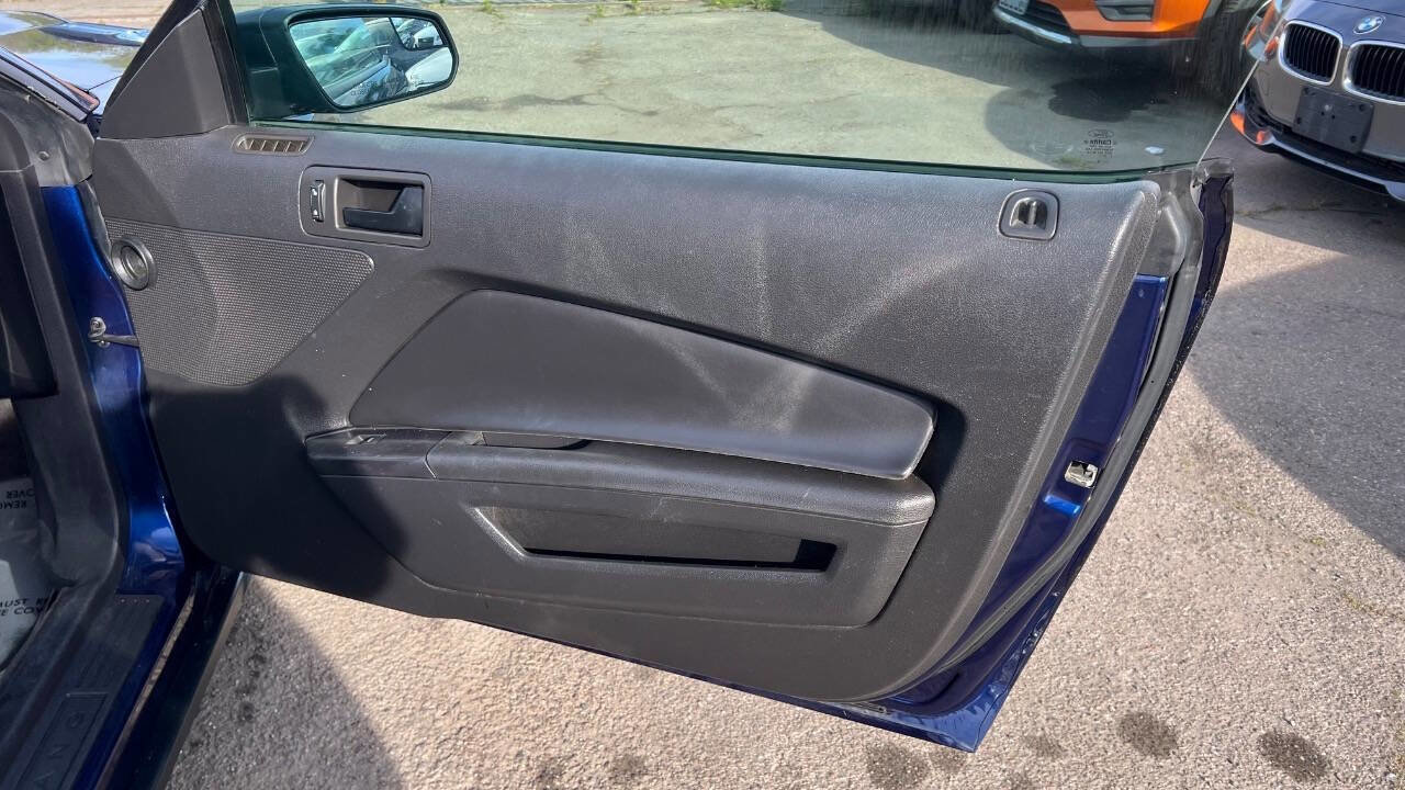 Used 2012 Ford Mustang Premium image 22