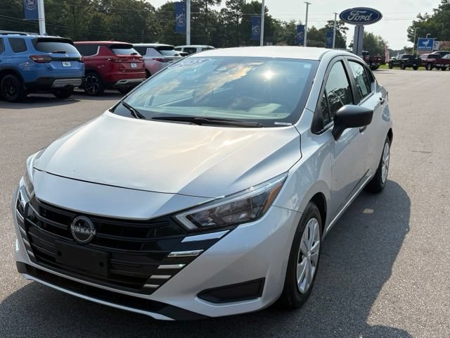 Used 2025 Nissan Versa S FWD image 1