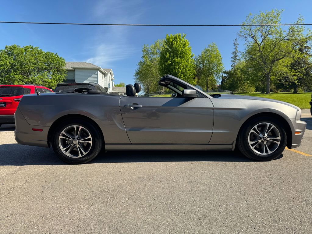 Used 2014 Ford Mustang Premium RWD image 5