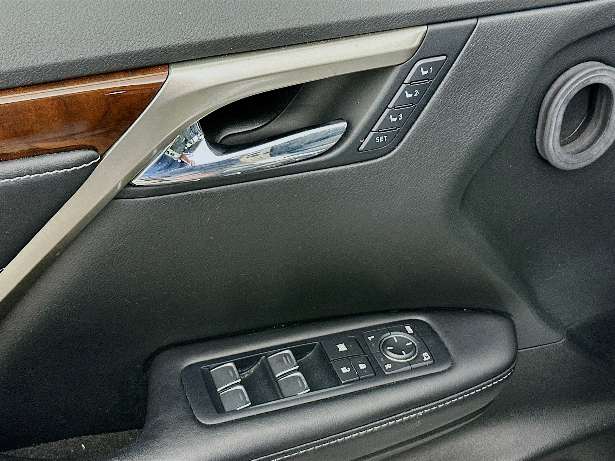 Used 2017 Lexus RX 450h AWD w/ Cold Weather Package image 15