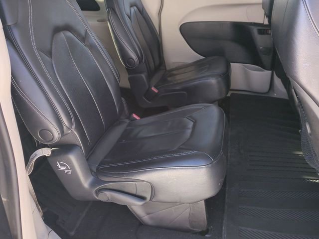 Used 2022 Chrysler Pacifica Touring-L image 24