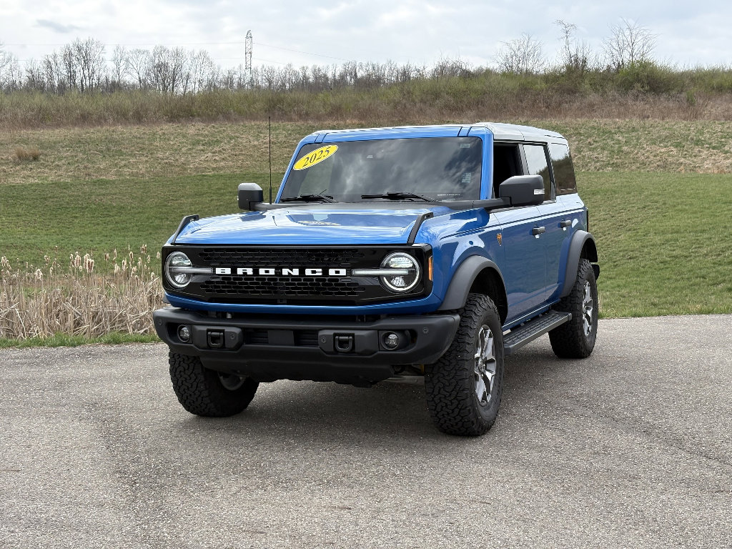 Used 2025 Ford Bronco Badlands AWD/4WD image 1