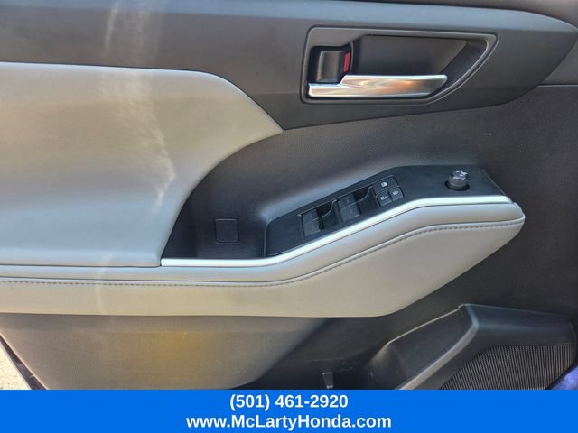 Used 2021 Toyota Highlander XLE FWD image 35