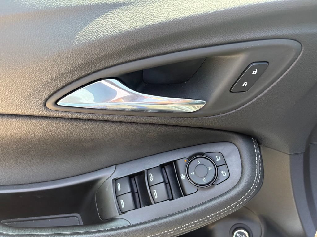 Used 2023 Buick Encore GX Select w/ Sport Touring Package FWD image 14