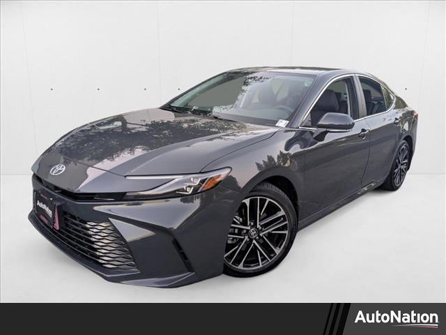 Used 2025 Toyota Camry XLE image 1