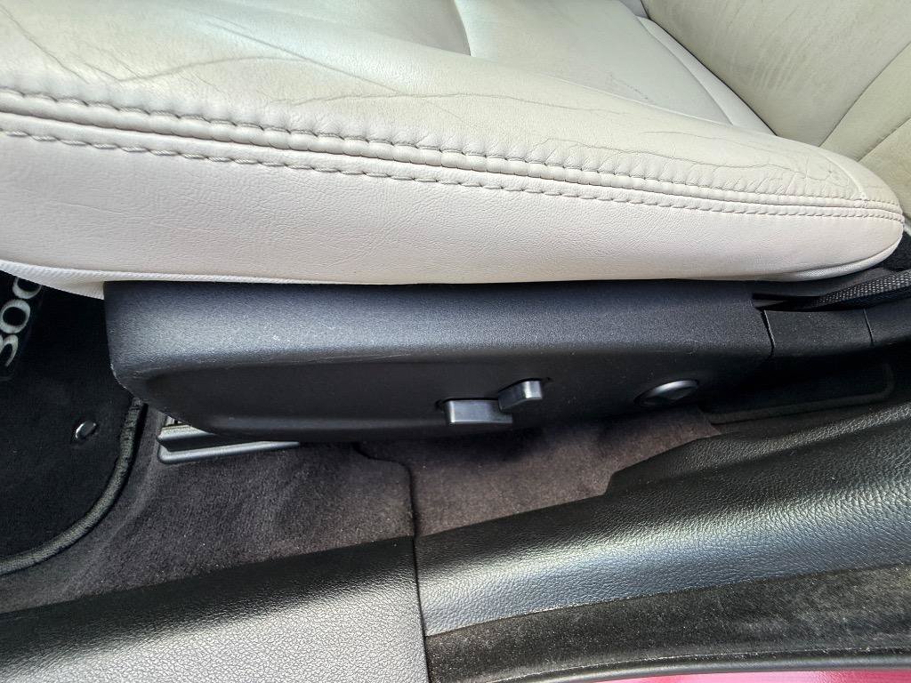 Used 2017 Chrysler 300 Limited RWD image 14