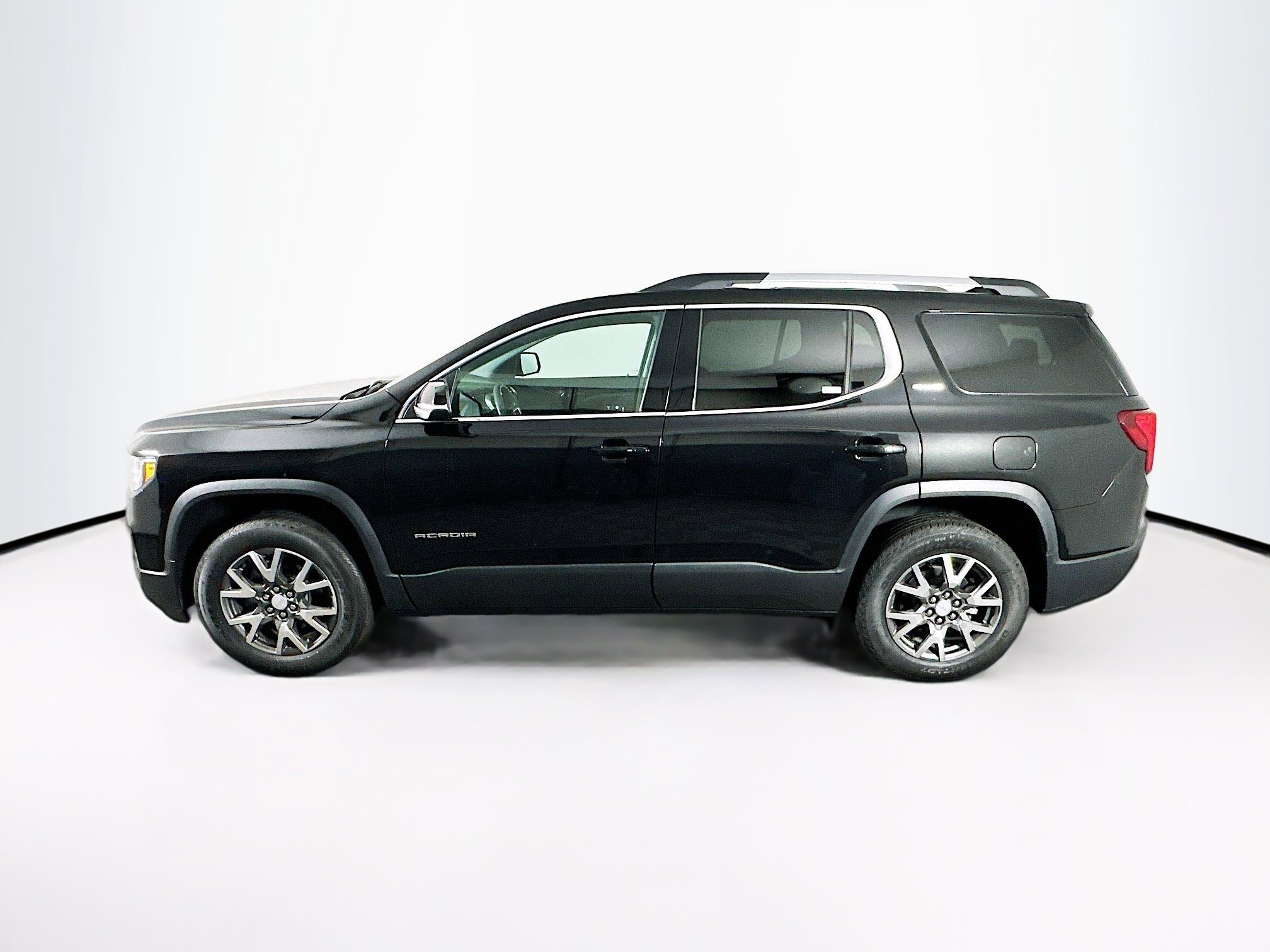 Used 2023 GMC Acadia SLE w/ Driver Convenience Package image 4