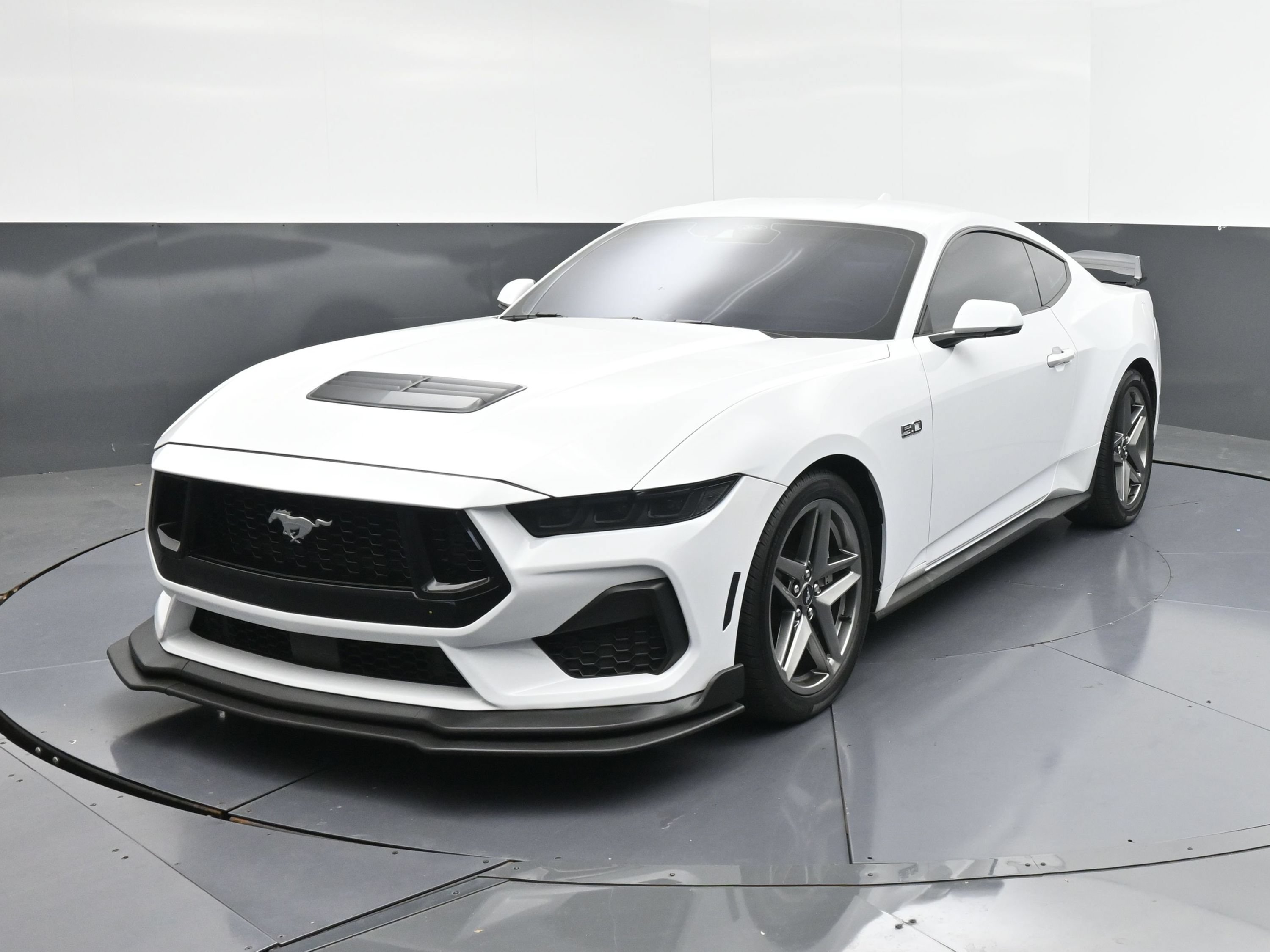 Used 2025 Ford Mustang GT Premium RWD image 4