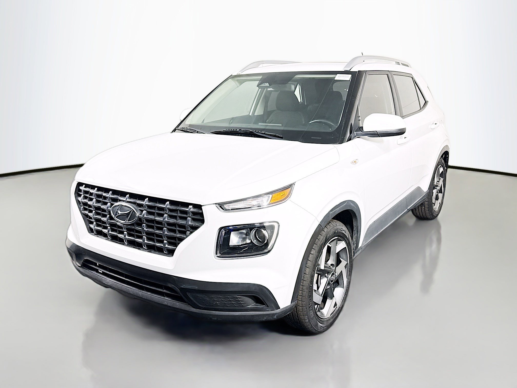 Used 2023 Hyundai Venue SEL w/ Cargo Package image 4