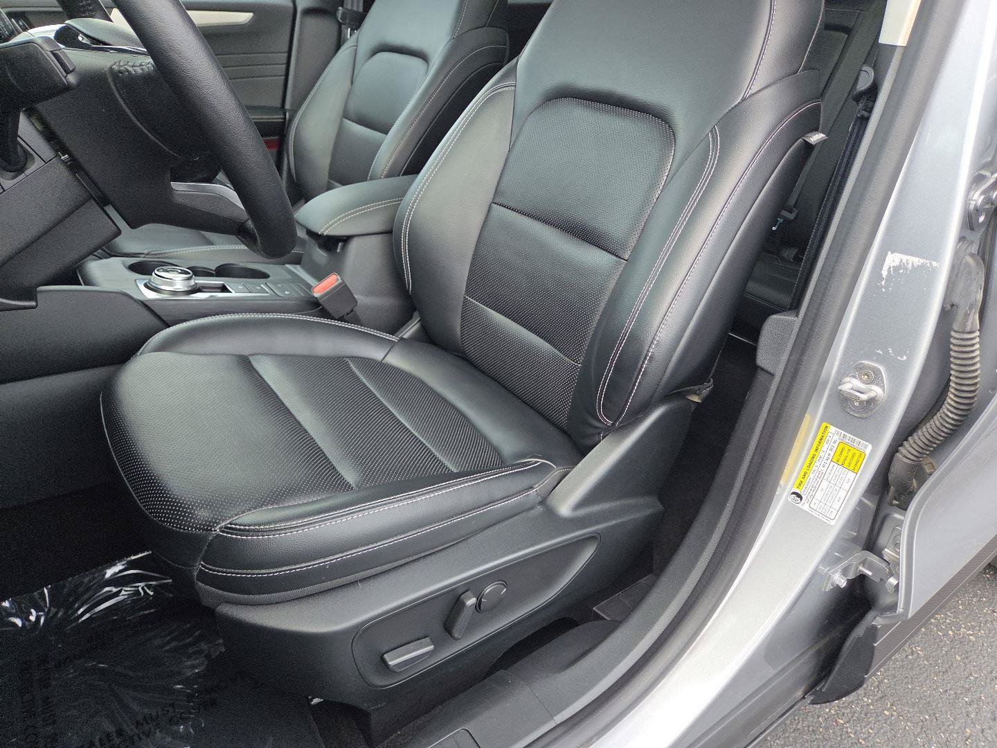 Used 2021 Ford Escape SEL w/ Technology Package FWD image 22