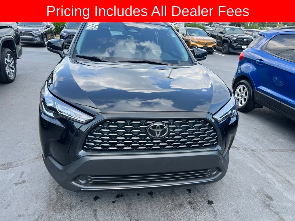 Used 2025 Toyota Corolla Cross LE FWD image 7