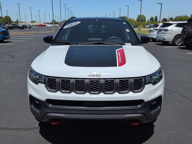 Used 2025 Jeep Compass Trailhawk AWD/4WD image 2