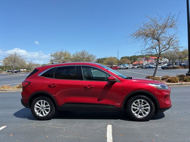 Used 2021 Ford Escape SE image 2