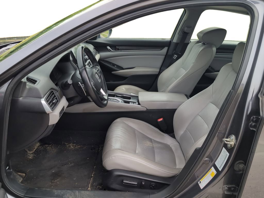 Used 2018 Honda Accord Touring image 8