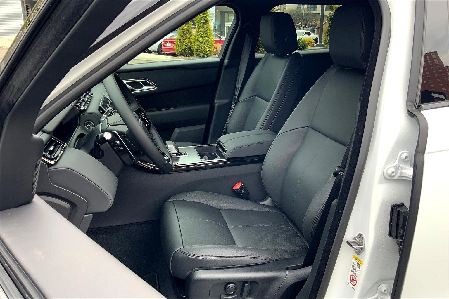 New 2026 Land Rover Range Rover Velar Dynamic SE image 9