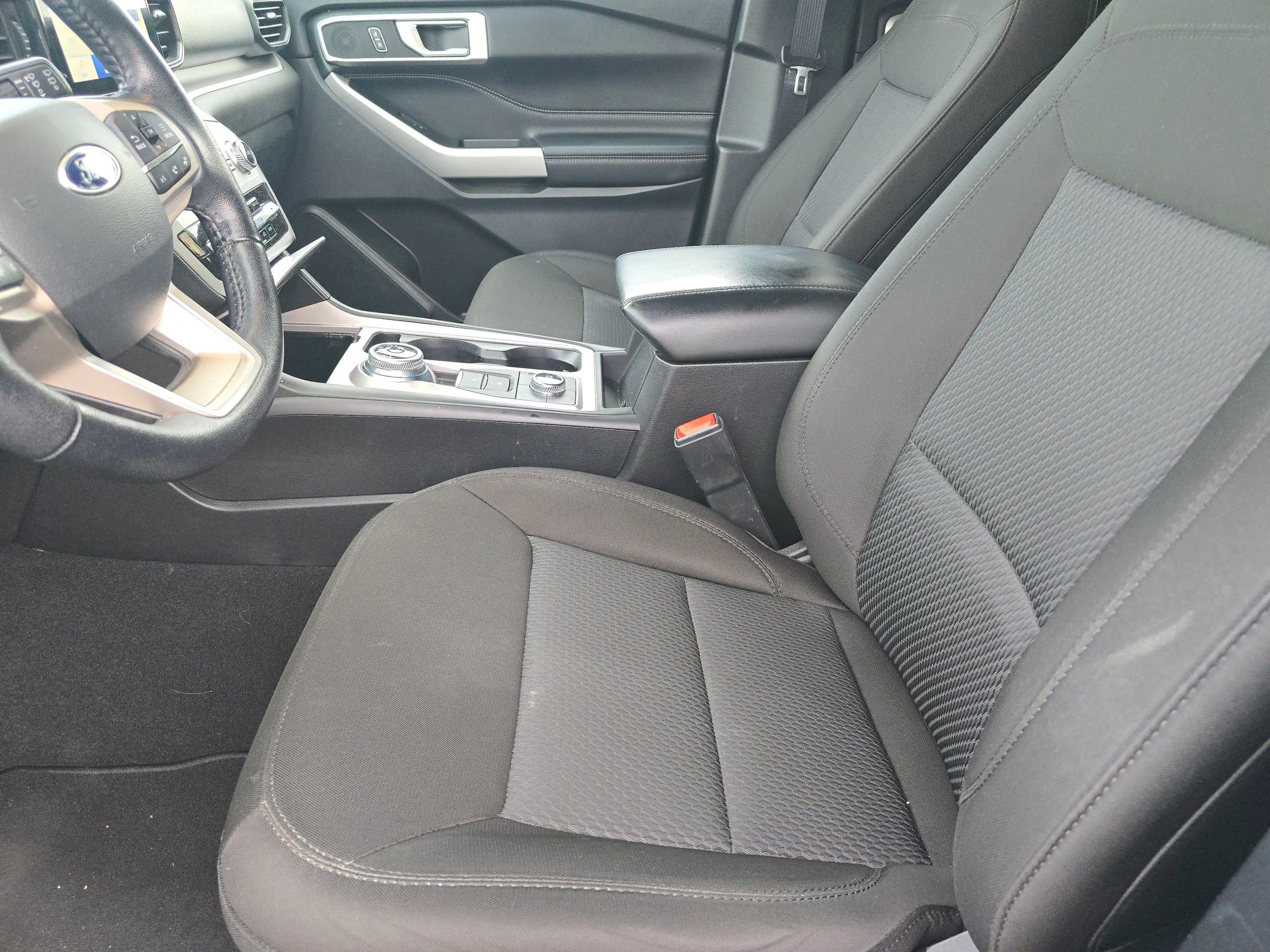 Used 2022 Ford Explorer XLT image 12