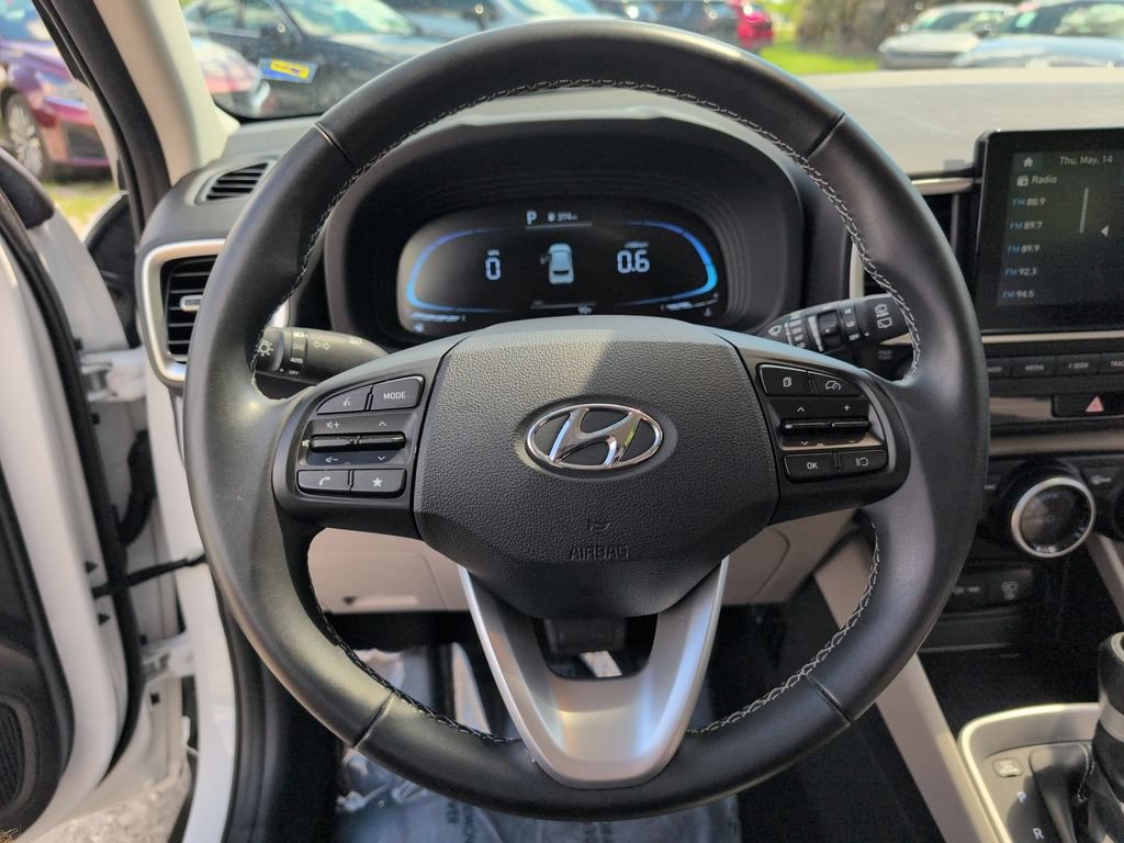Used 2025 Hyundai Venue SEL FWD image 22