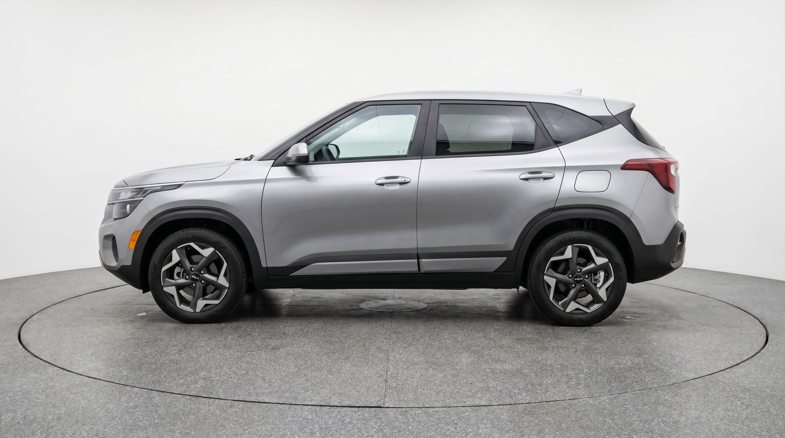 Used 2025 Kia Seltos S FWD image 5
