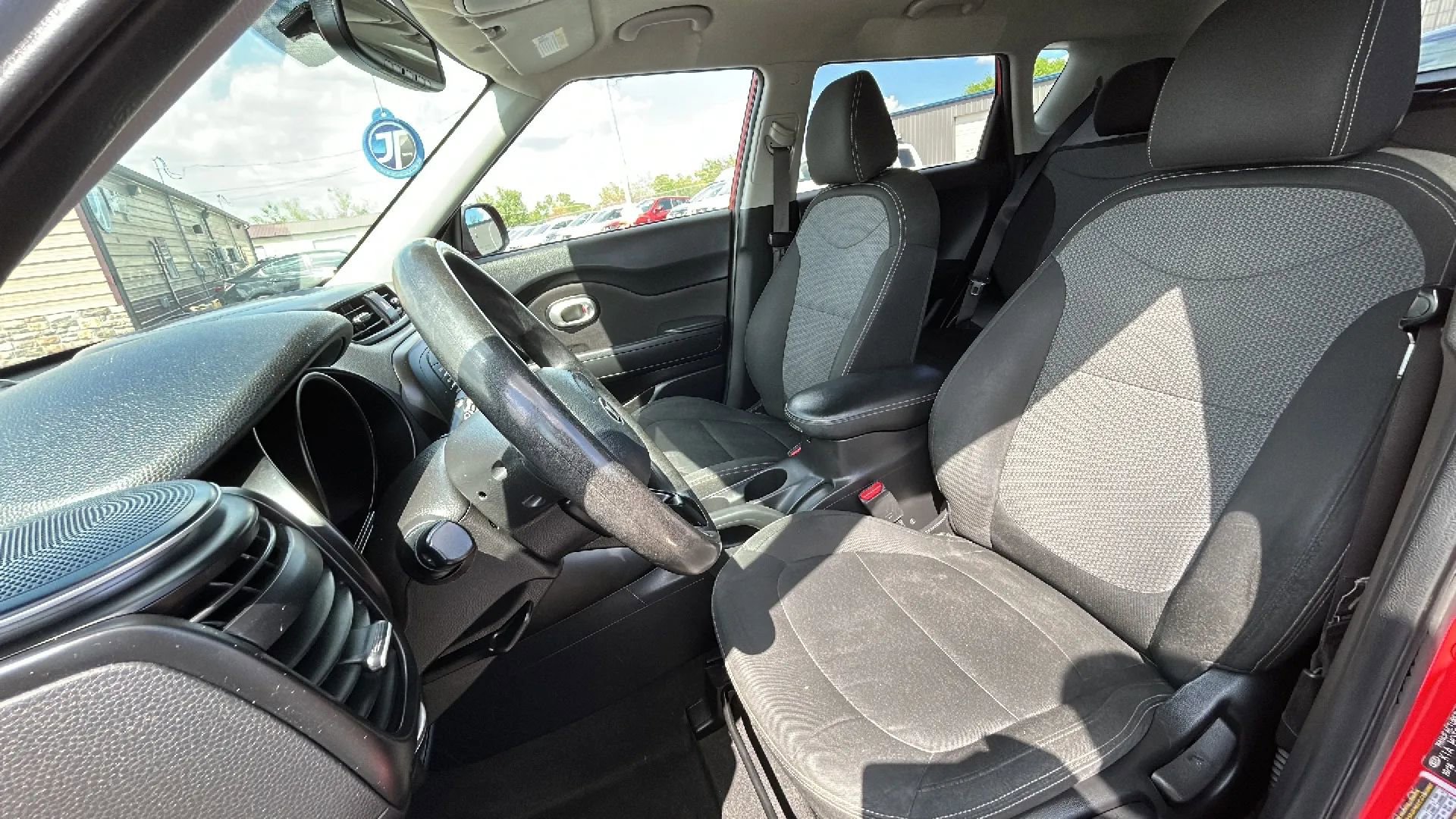 Used 2017 Kia Soul + FWD image 4