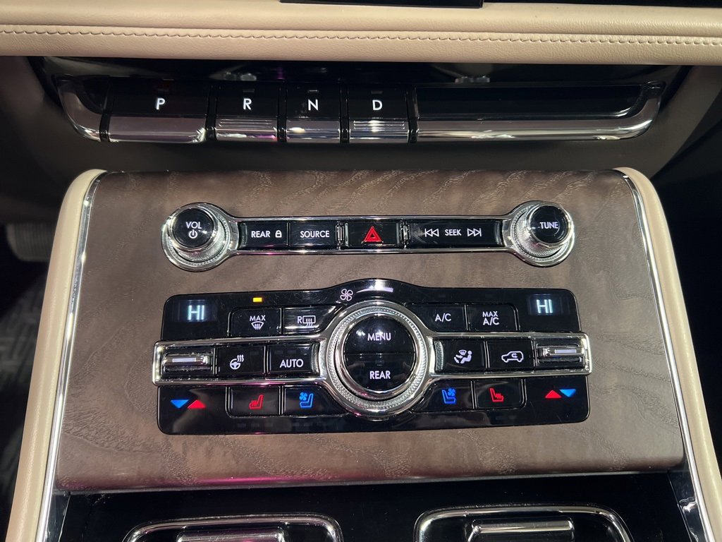 Used 2020 Lincoln Aviator Reserve w/ Equipment Group 202A image 13