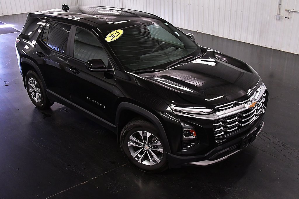 Used 2025 Chevrolet Equinox LT w/ Safety and Technology Package image 11