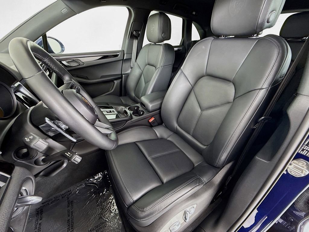 Certified 2024 Porsche Macan AWD/4WD image 5