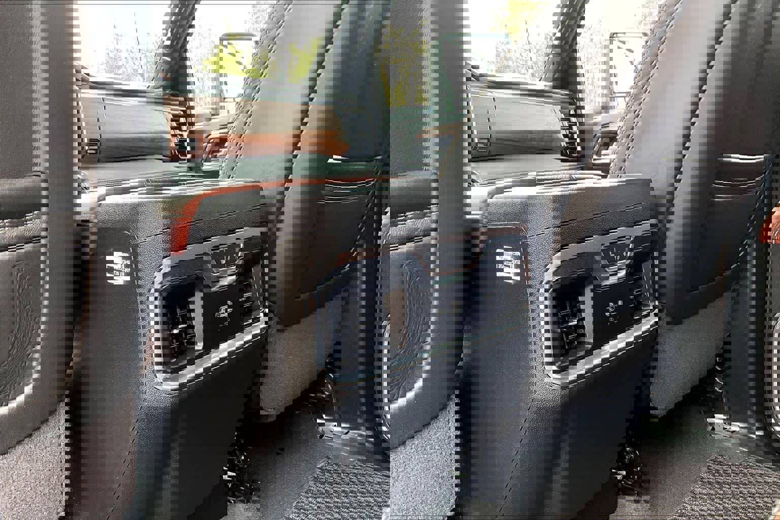 Used 2025 GMC Sierra 2500 Denali Ultimate w/ Max Trailering Package image 36