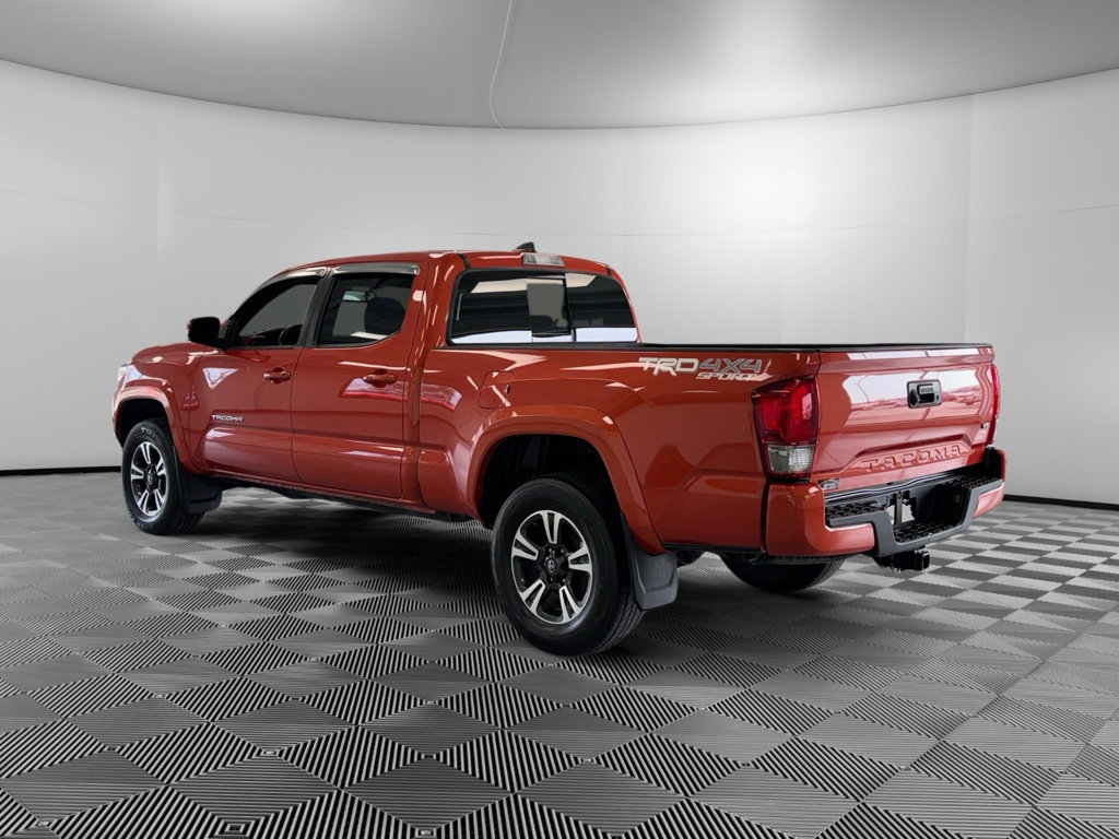 Used 2017 Toyota Tacoma TRD Sport AWD/4WD image 6