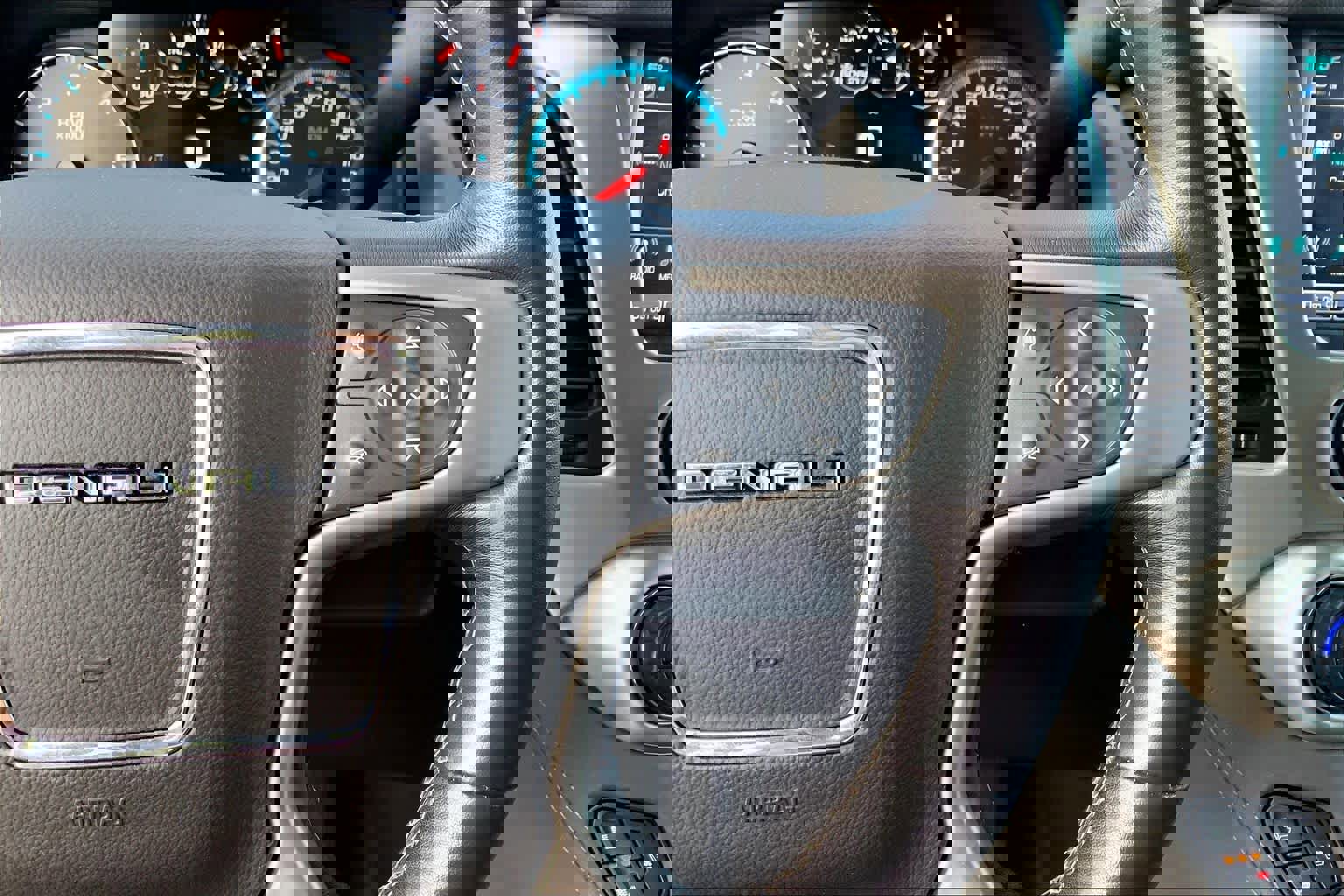 Used 2019 GMC Yukon Denali w/ Denali Ultimate Package image 24