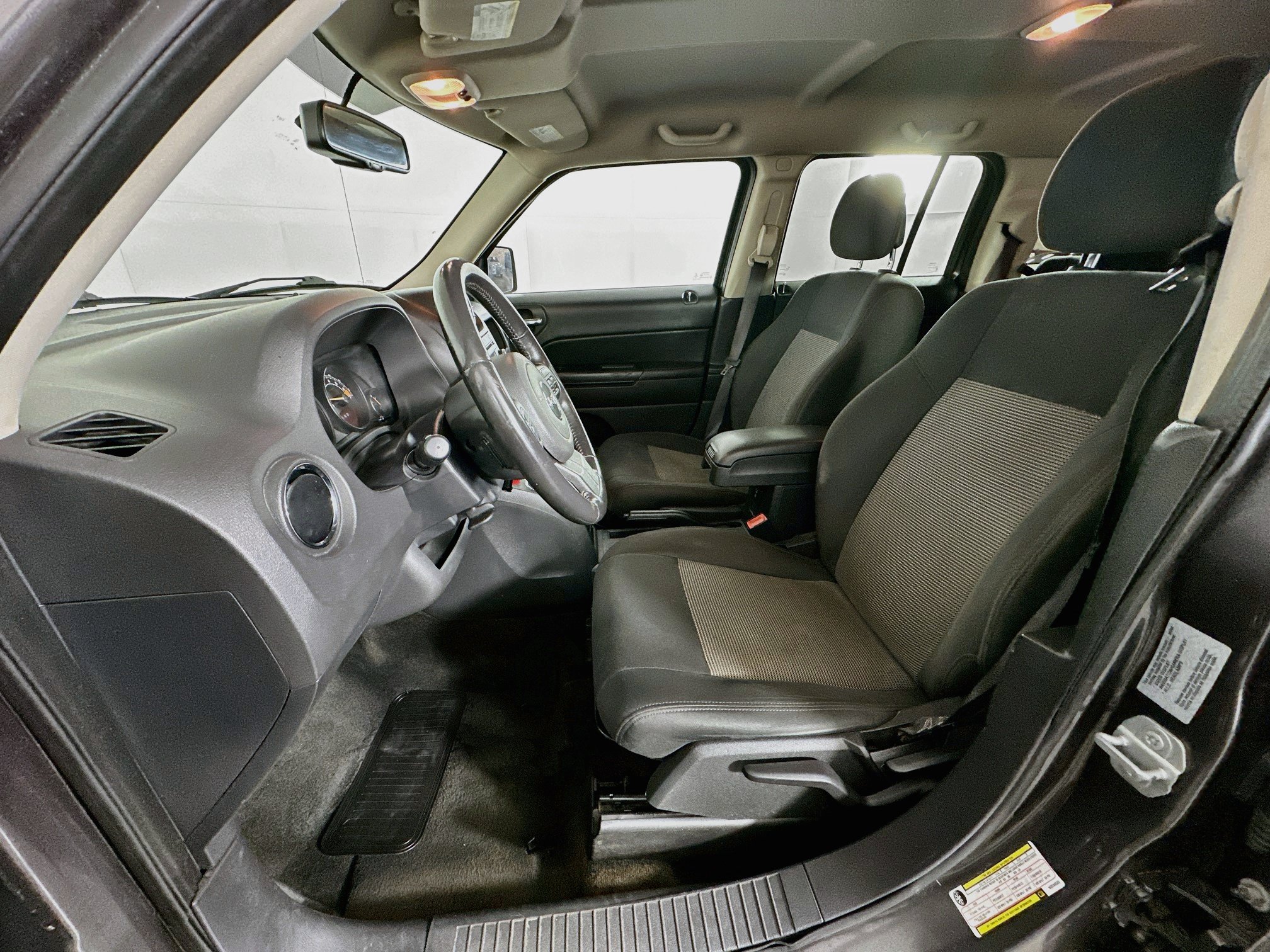 Used 2017 Jeep Patriot Latitude FWD image 13
