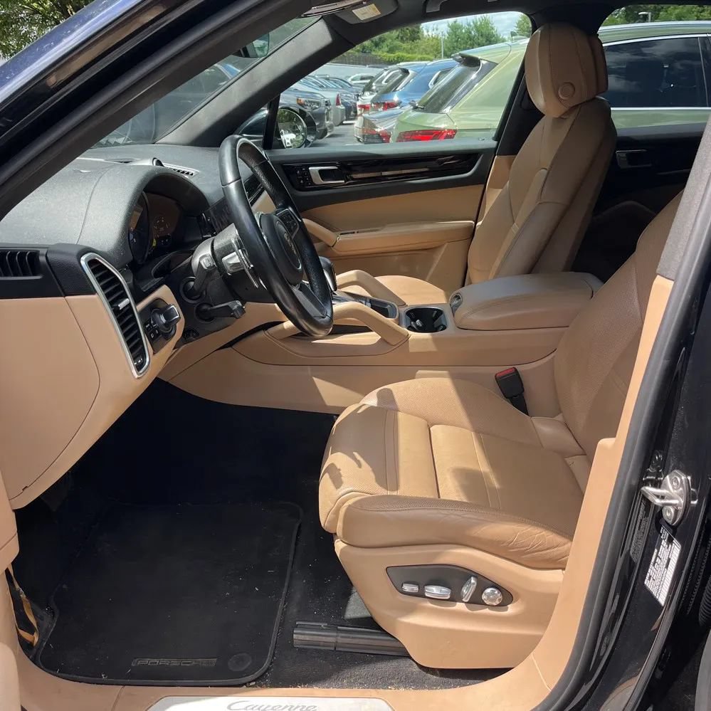 Used 2020 Porsche Cayenne AWD/4WD image 2