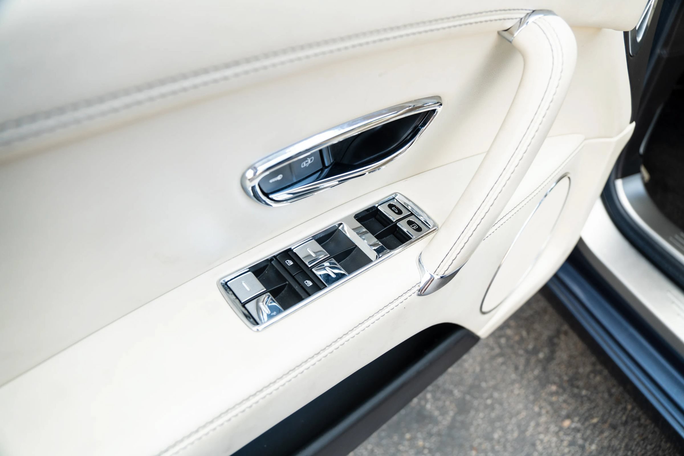 Used 2015 Bentley Flying Spur V8 AWD/4WD image 22