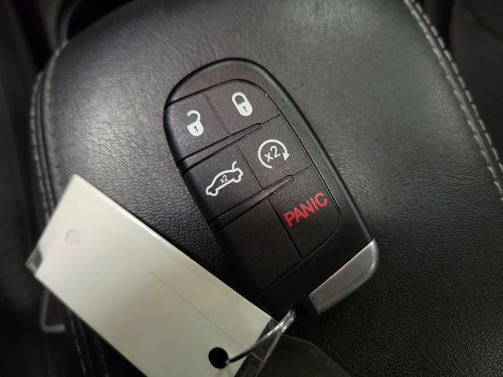 Used 2019 Jeep Cherokee Overland w/ Technology Group AWD/4WD image 21