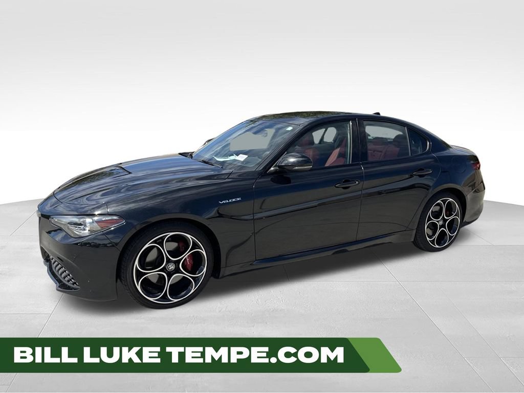 Used 2022 Alfa Romeo Giulia Veloce RWD image 1