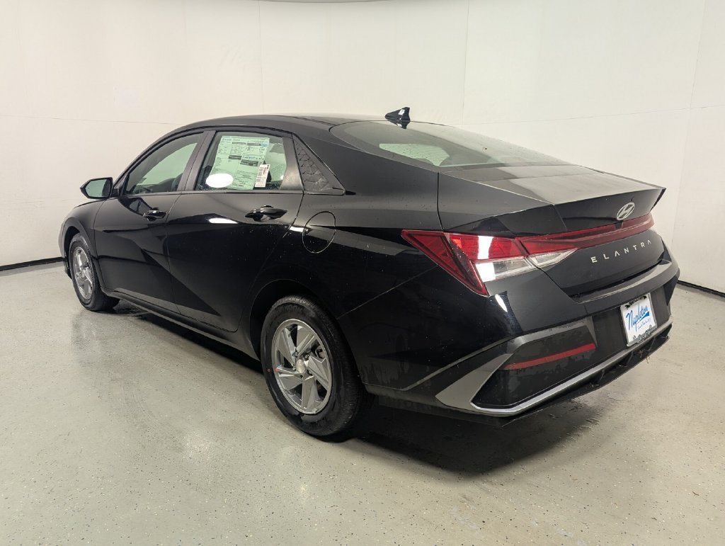 New 2026 Hyundai Elantra SE FWD image 5