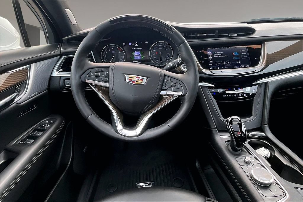 Used 2025 Cadillac XT6 Premium Luxury w/ Platinum Package AWD/4WD image 5