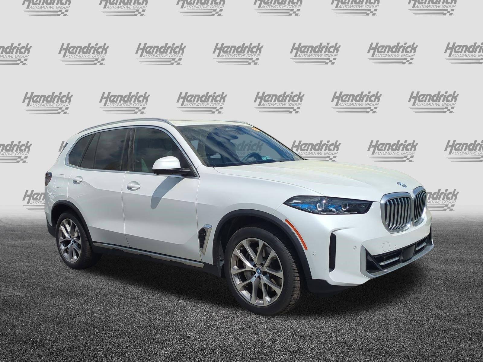 Certified 2024 BMW X5 xDrive50e w/ Premium Package image 2