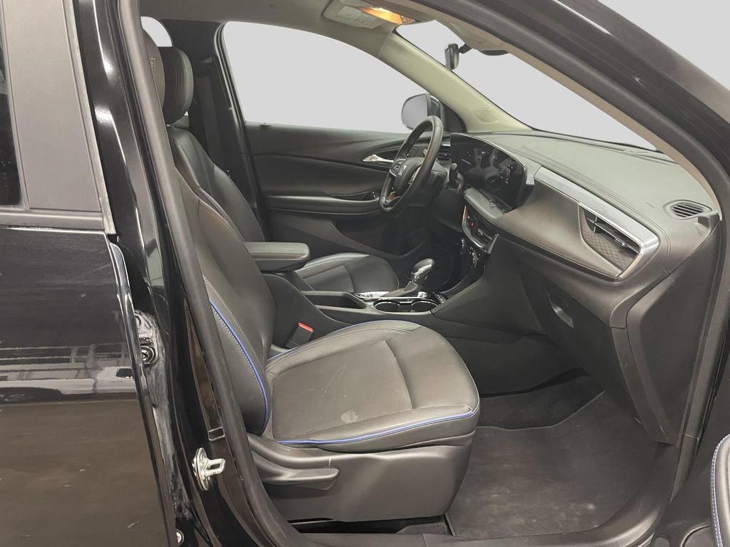 Used 2025 Buick Encore GX Sport Touring AWD/4WD image 9