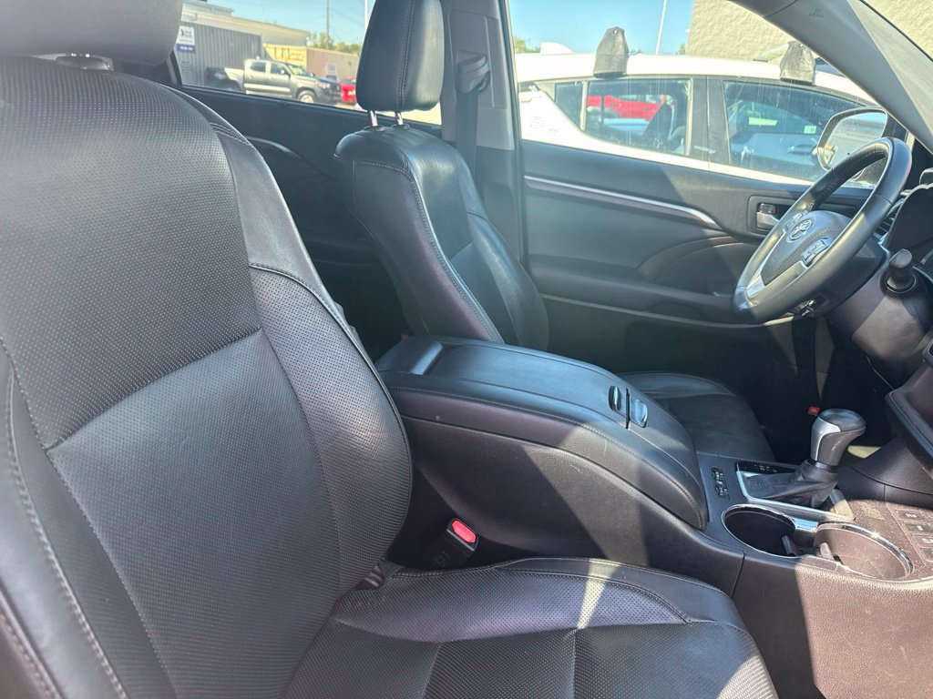 Used 2016 Toyota Highlander Limited AWD/4WD image 17