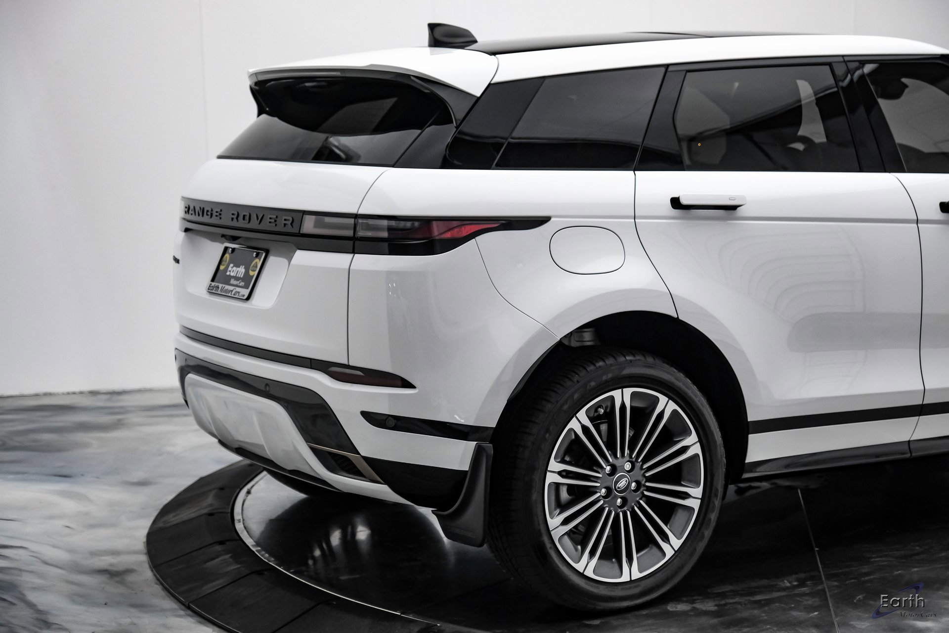 Used 2024 Land Rover Range Rover Evoque Dynamic SE image 14