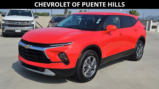 Used 2025 Chevrolet Blazer LT FWD image 1