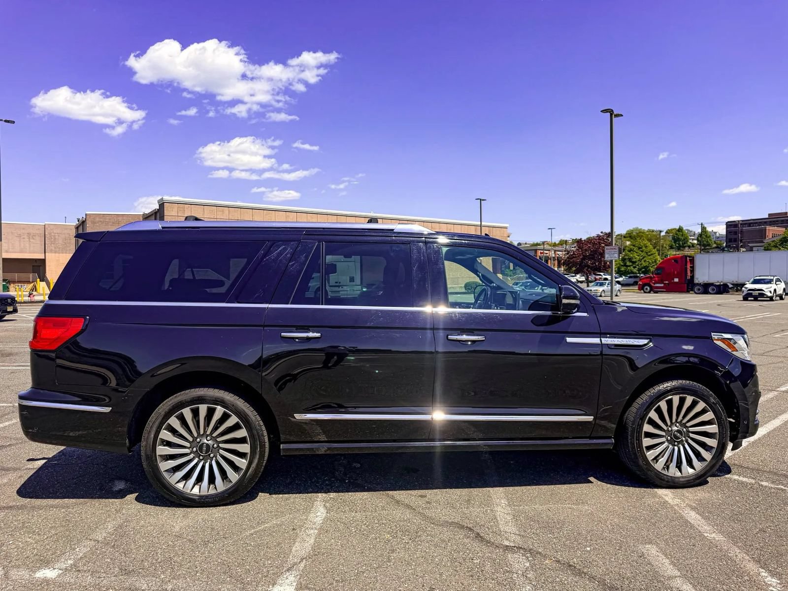 Used 2019 Lincoln Navigator L Reserve w/ Cargo Package AWD/4WD image 8