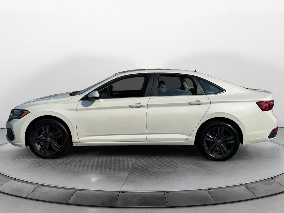 Certified 2022 Volkswagen Jetta SE FWD image 4
