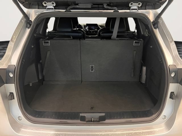 Used 2024 Toyota Highlander XSE FWD image 11