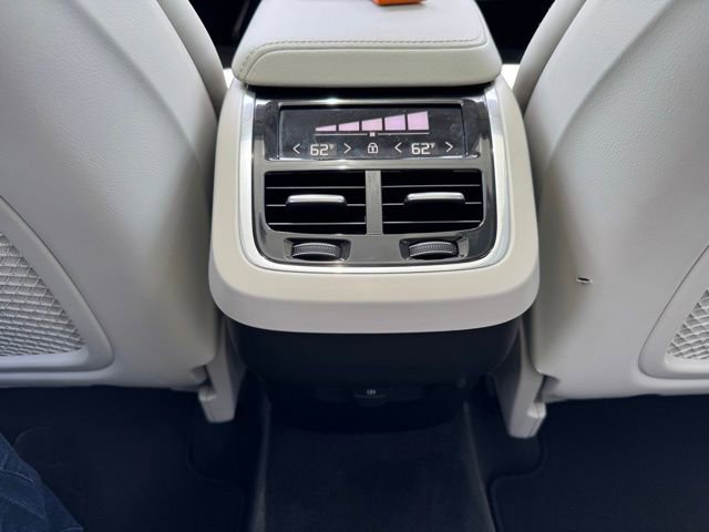 Used 2024 Volvo XC60 B5 Ultimate image 39