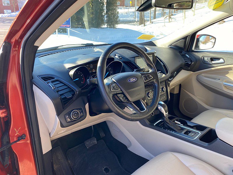 Used 2019 Ford Escape Titanium image 22