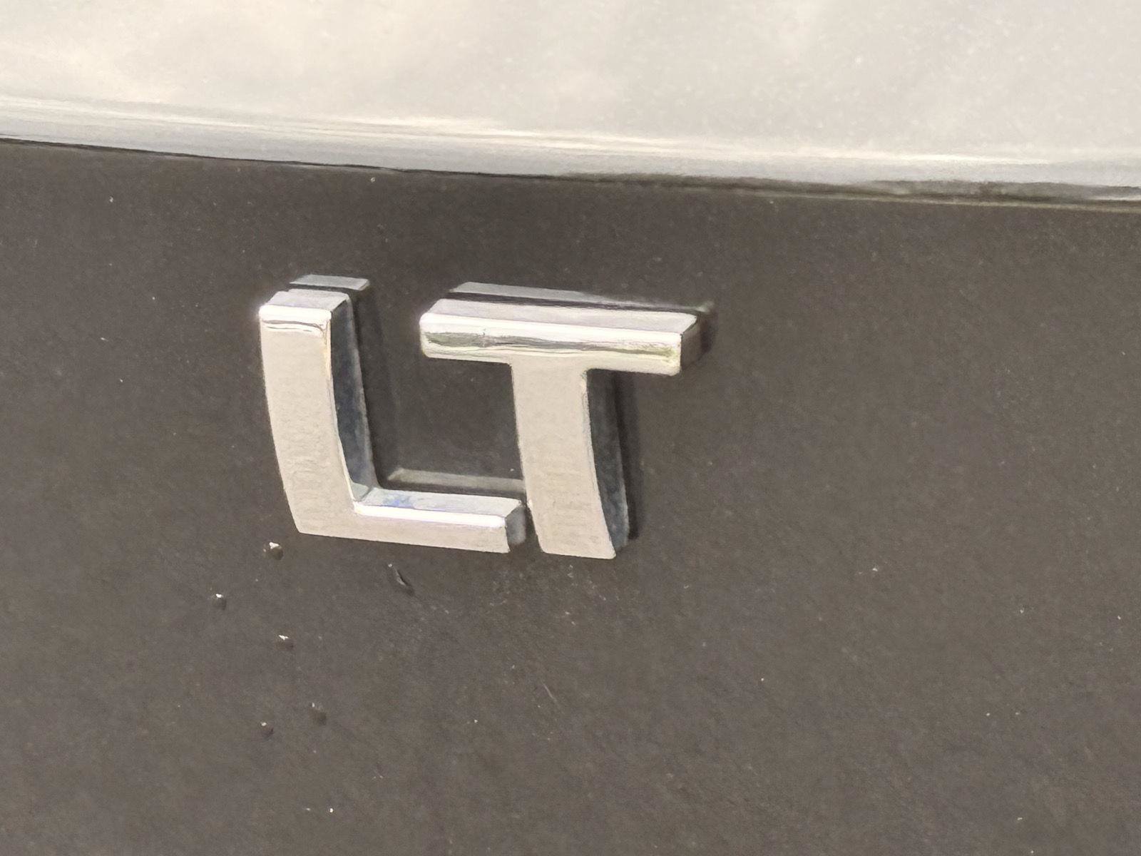 Used 2025 Chevrolet Trax LT FWD image 17