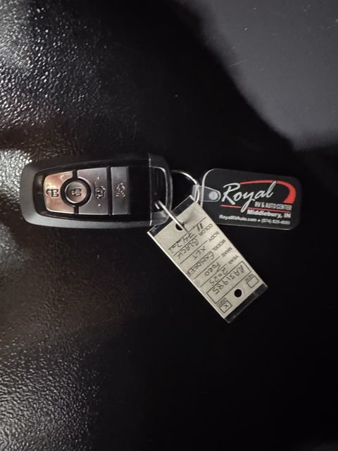Used 2024 Ford Explorer XLT AWD/4WD image 33