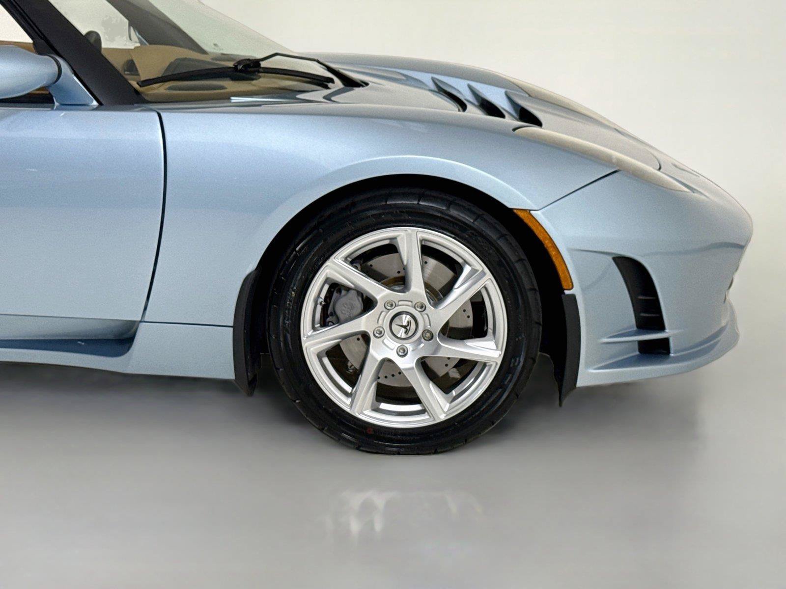 Used 2011 Tesla Roadster Sport RWD image 32