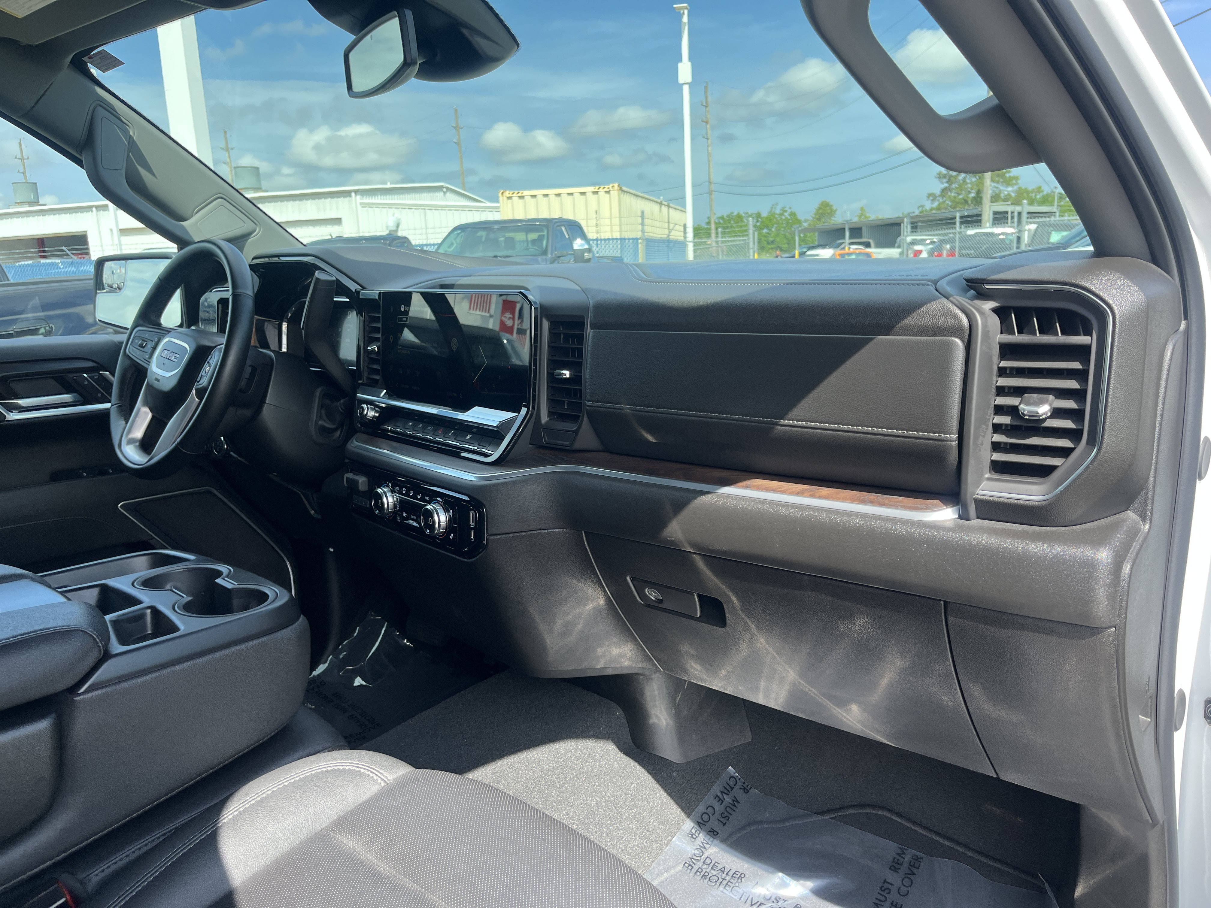 Used 2026 GMC Sierra 1500 SLT AWD/4WD image 19